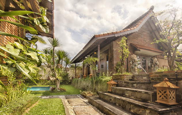Villa dijual di Pererenan 3 bedroom style Bali Klasik dengan view Sungai